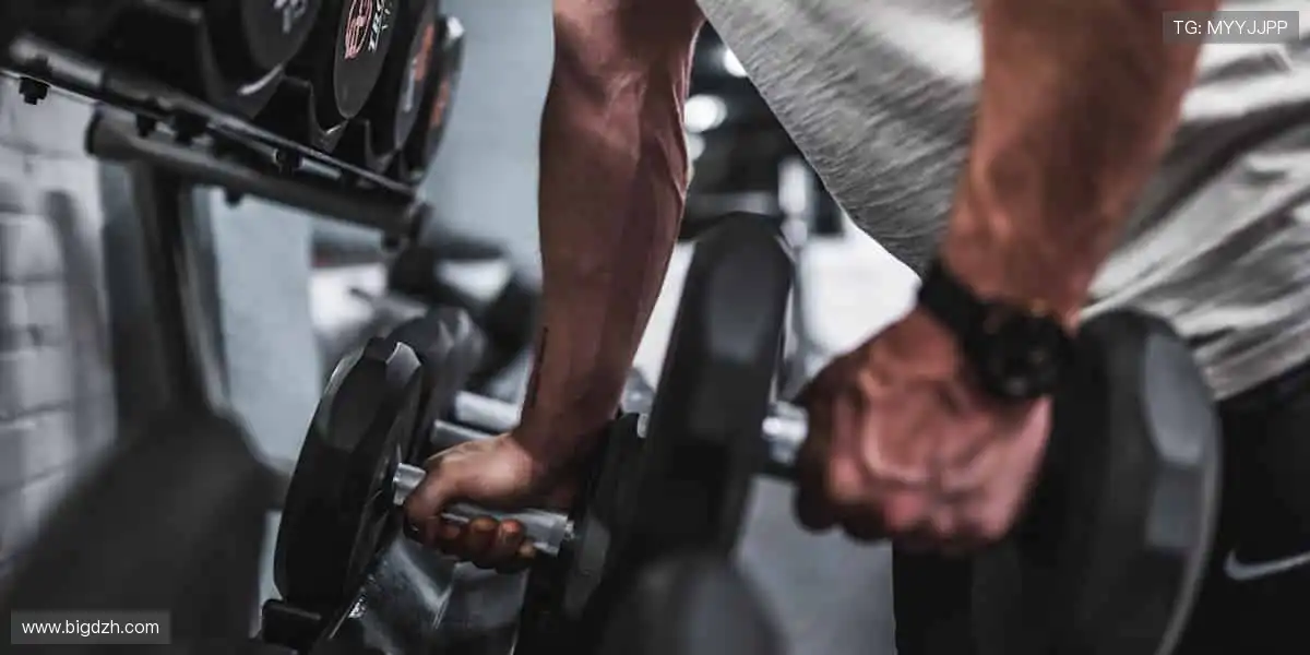 🎧官方正品周边直供，把赛场荣耀穿在身上！🏅